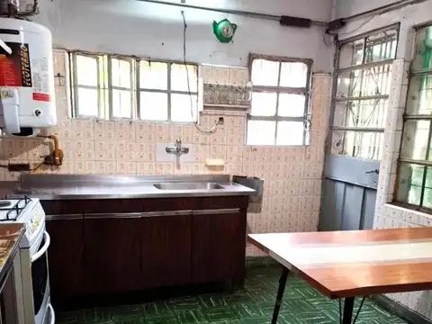 Casa 4 ambientes con parque en venta en Morón Sur