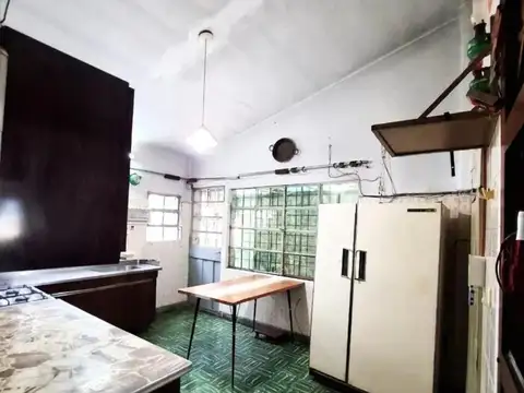 Casa 4 ambientes con parque en venta en Morón Sur