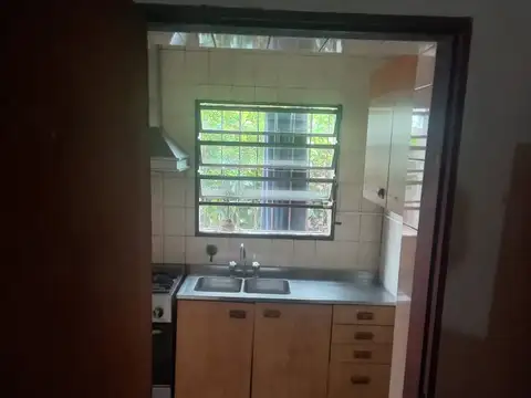 CASA UNICA EN PASILLO.  TRES DORMITORIOS, GALVEZ AL 1900. CONVERSABLE