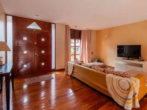 Venta Casa de 6 Ambientes, jardin,pileta,parrilla