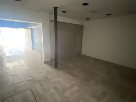 Importante Local Comercial en La Mejor Zona de Boedo Al 200