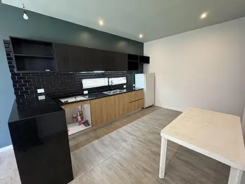 VENTA - CASA DE 3 DORMITORIOS CON JARDÍN Y PILETA