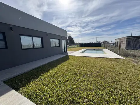 VENTA - CASA DE 3 DORMITORIOS CON JARDÍN Y PILETA