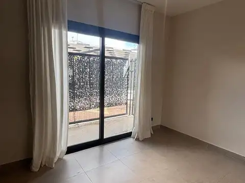 Av  Guevara entre Cordoba y Modesto Lima 100