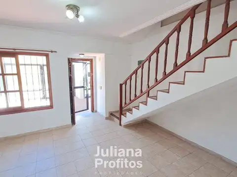 Casa en Alquiler en Quilmes Oeste, $ 800.000