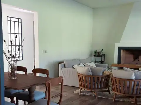 Casa en Alquiler Temporal con 4 cocheras