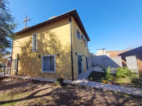 Casa en Venta con 2 cocheras
