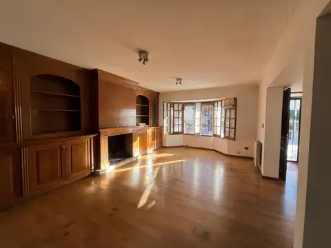 CASA EN VENTA BARRIO BOMBAL MENDOZA 