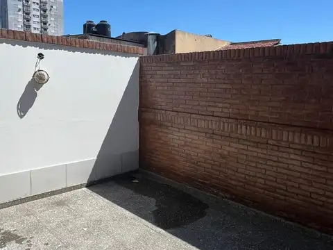 Avenida Rivadavia 10200, Piso 1