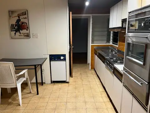 BAUNESS 2200, Piso 1