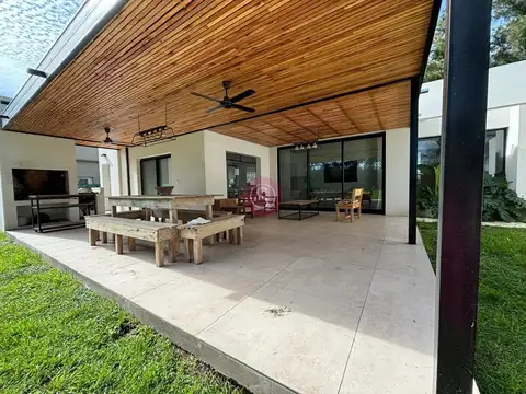 Casa en Alquiler en Guido, USD 2.100