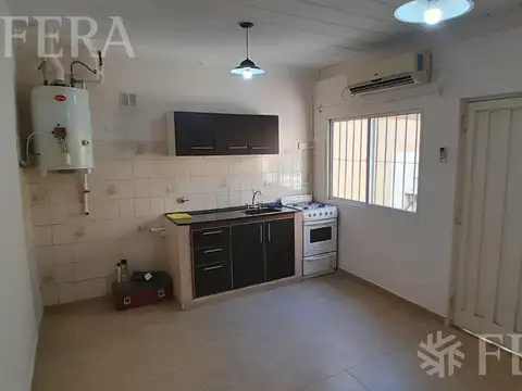 Alquiler PH 2 ambientes con patio en Wilde