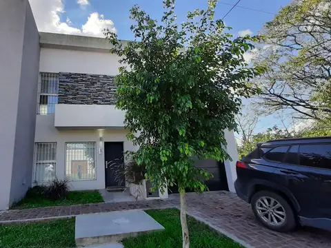 DESTACADA CASA EN VENTA CAMPANA