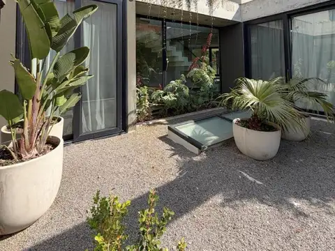 Casa en Venta con 6 cocheras