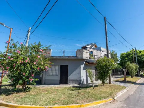 VENTA  CASA 3 AMB  QUILMES apta credito PB COCHERA