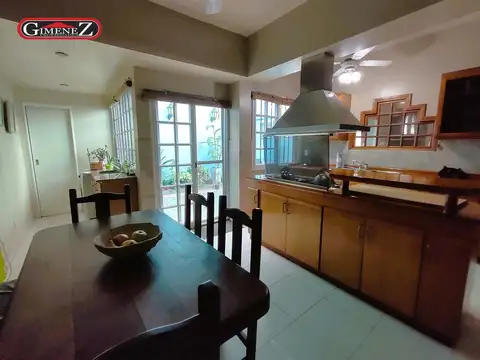 Casa 5 ambientes con 3 baños