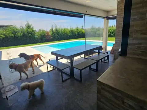 Casa en Venta en Countries y Barrios Cerrados en Esteban Echeverria, USD 250.000