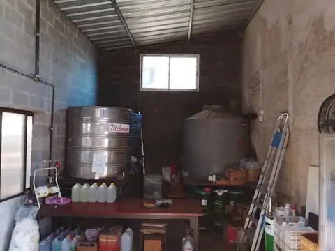 Galpón 40m2 sobre Lote de 530m2 en Venta - Castelar Sur