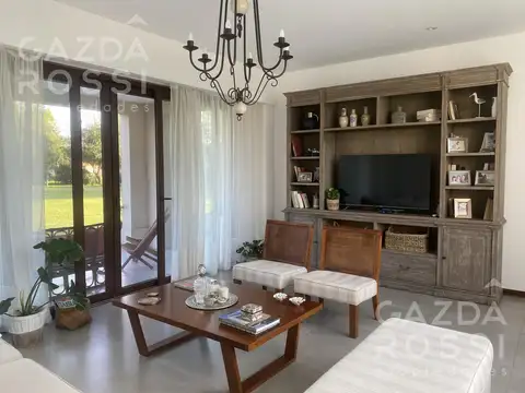 Casa 6 ambientes con 2 baños