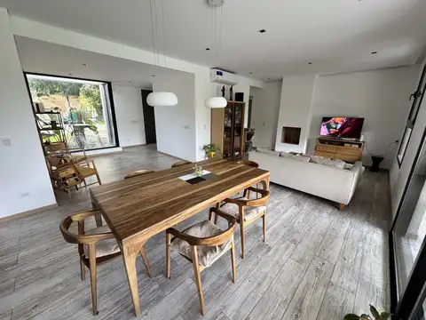 Venta, Moderna casa en Barrio los potrillos. PILAR