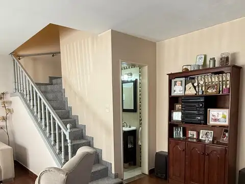 Casa 5 ambientes con 2 baños
