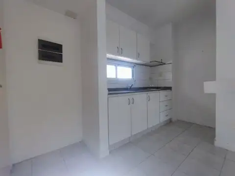 Alquiler Monoambiente en el Centro de Moron Norte.-