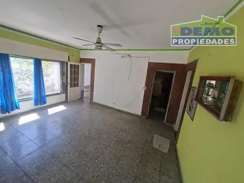 Tres Sargentos N°473 E/ San Luis y Cesar H. Malnatti