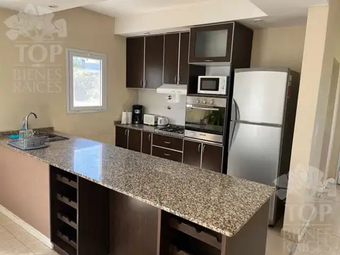 Casa en Venta en El Cantón - Barrio Golf, USD 219.000