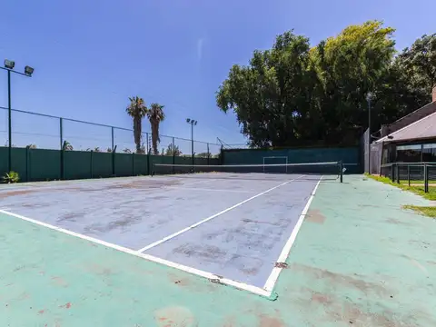 EN VENTA - CASA CON QUINCHO Y PILETA - ROLDAN