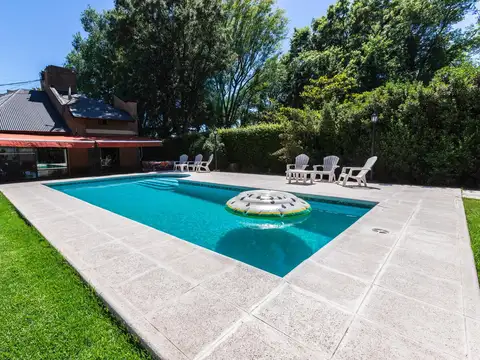 EN VENTA - CASA CON QUINCHO Y PILETA - ROLDAN