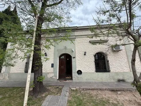 CASA EN VENTA EN PERGAMINO ESTILO COLONIAL
