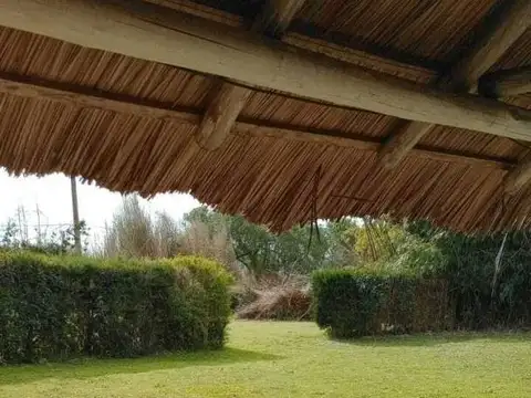 Venta en conjunto de 2 lotes con quinchos y tanque australiano a reciclar