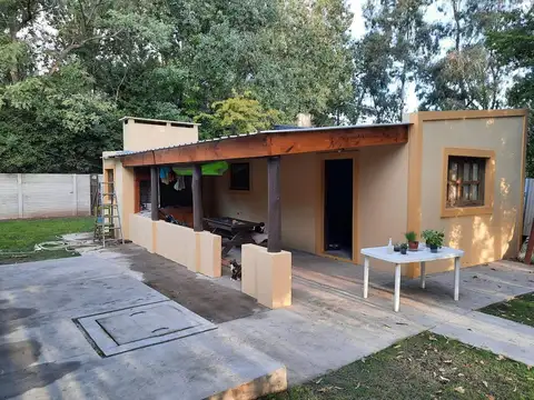 Casa en Venta con 2 cocheras