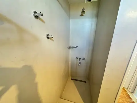 EXCELENTE DEPTO. LUMINOSO - BAÑO Y COCINA RECICLADOS - EXCELENTE UBICACION