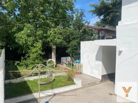 Casa en venta - 3 Dormitorios 2 Baños - 289Mts2 - Florencio Varela