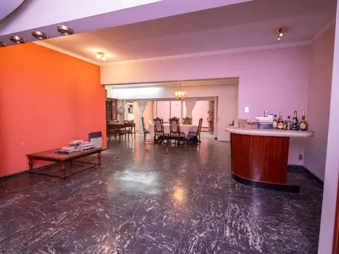 Casa 5 ambientes con 2 baños