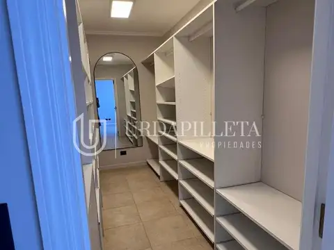 Casa en Alquiler con 2 cocheras