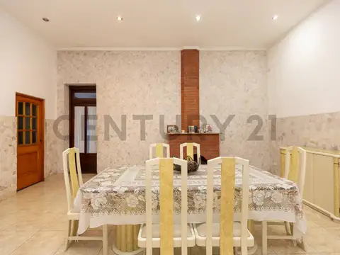 Casa 4 ambientes con 2 baños