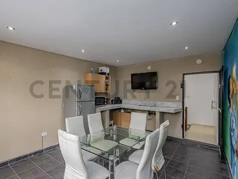 Casa 6 ambientes con 3 baños