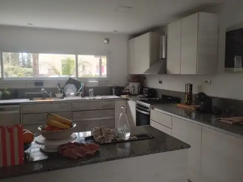 Casa en Alquiler Temporal en Haras Santa María, USD 2.700