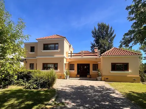 Casa Chalet  en Alquiler en Los Jazmines, Pilar del Este, Pilar