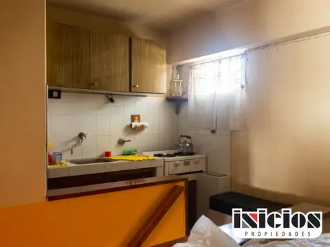 COMPLEJO 2 Locales y 8 Departamentos en Excelente Ubicacion - C739