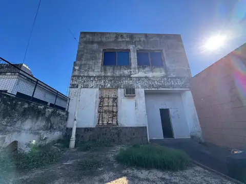 Galpón + casa en alquiler a 2 cuadras del Portal Shopping