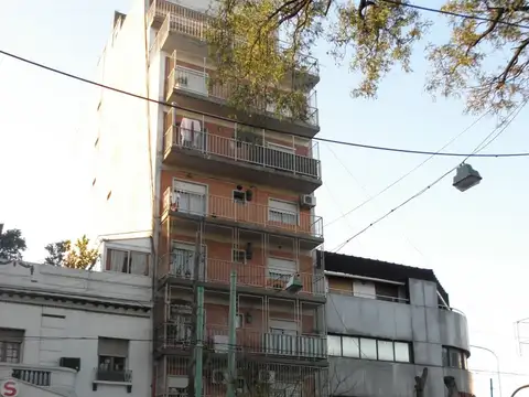 VENTA-DEPTO 3 AMBIENTES IMPECABLES BALCON LAVADERO-PARQUE CHACABUCO