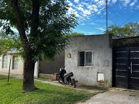 Venta Casa de 2 dormitorios - Barrio Sur.-