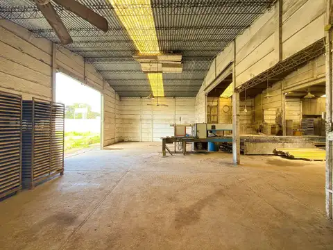 VENTA COMERCIAL AMPLIO GALPÓN EN TANDIL