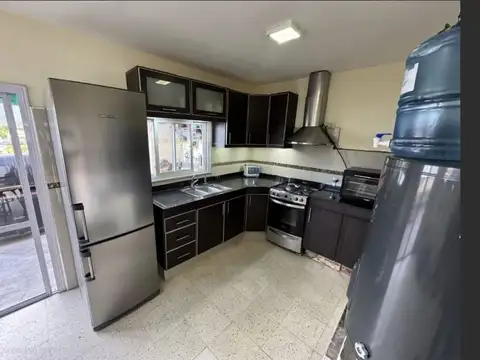 VENTA CASA-COSQUIN 6 DOR-COCHERA-CENTRO-APTA CRED.