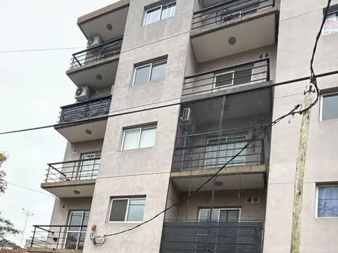 Alquilo en Caseros Departamento de 1 Ambiente en 1er Piso F: 6217