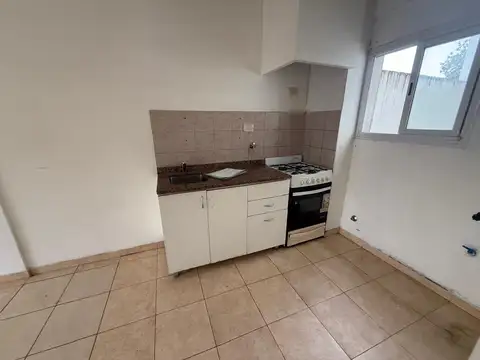 Alquilo en Caseros Departamento de 1 Ambiente en 1er Piso F: 6217