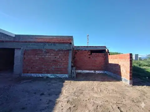 SE VENDE CASA A CONCLUIR EN B° LOMAS DEL TALA